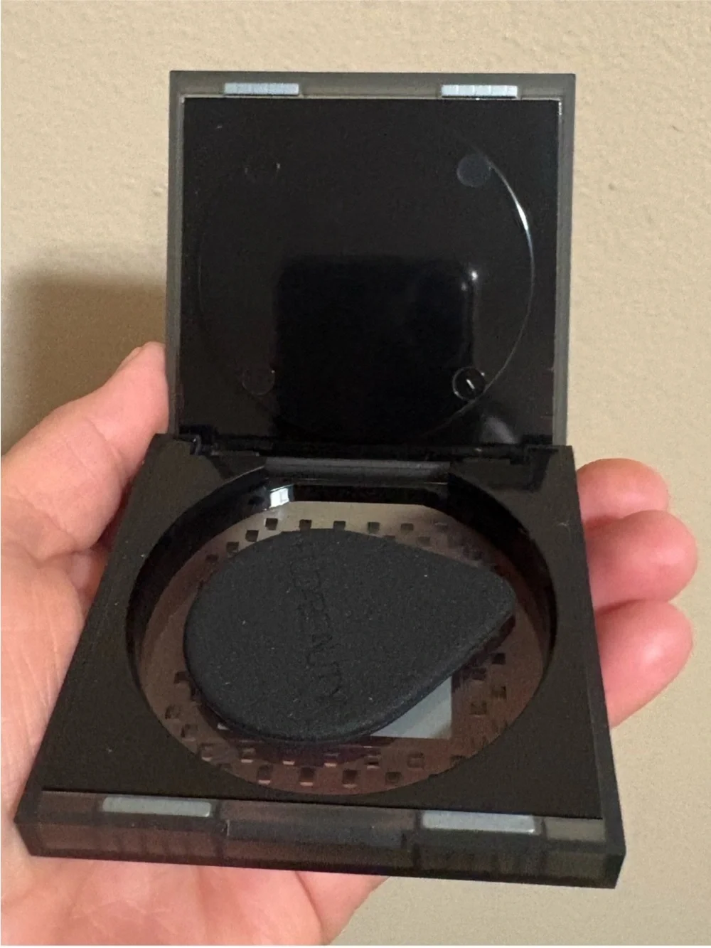 Huda Beauty Easy Bake and Snatch Pressed Brightening & Setting Powder POUND CAKE